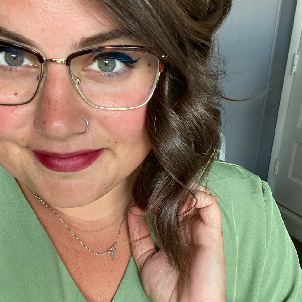 Meet your Posher, Ashley